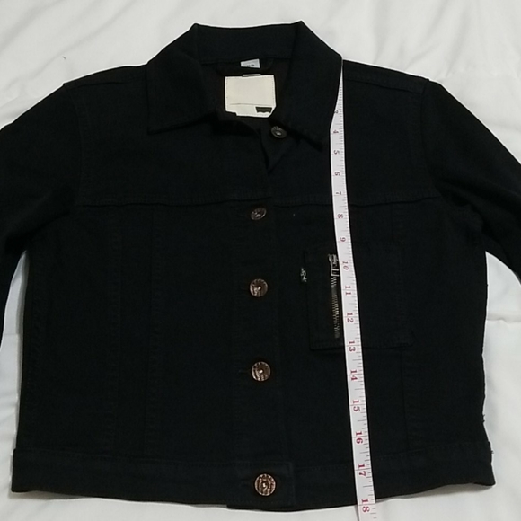 NWOT Levi’s Women’s Sateen Trucker Jacket - Picture 6 of 8